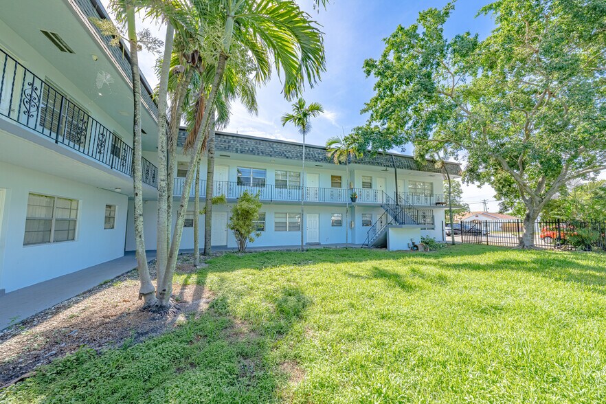 More Photos Of 2134 Lincoln St, Hollywood Apartments For Sale