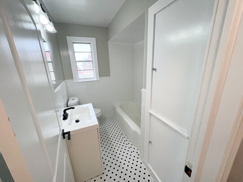 More Photos Of 1306 W Wall St, Midland Office For Lease