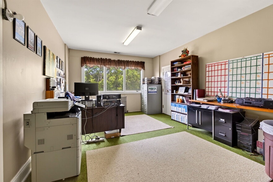 More Photos Of 162-166 N Main St, Broadway Office For Sale