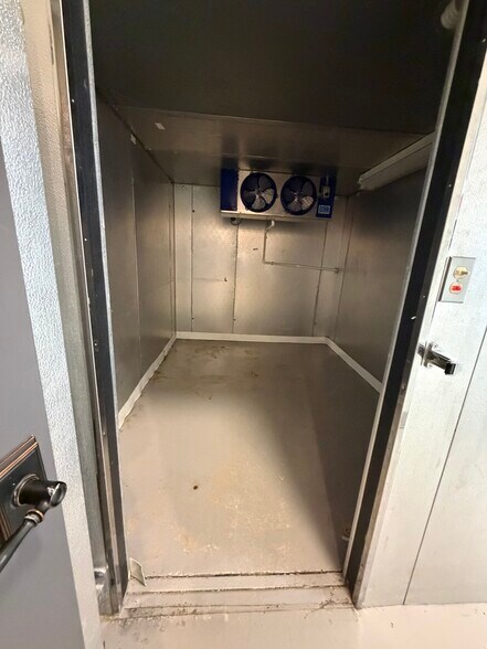 More Photos Of 150 S Washington St, Oxford Freestanding For Sale