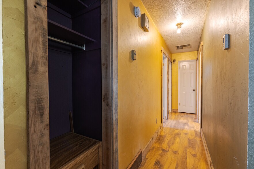 More Photos Of 481 W 100 N, Hurricane Specialty For Sale