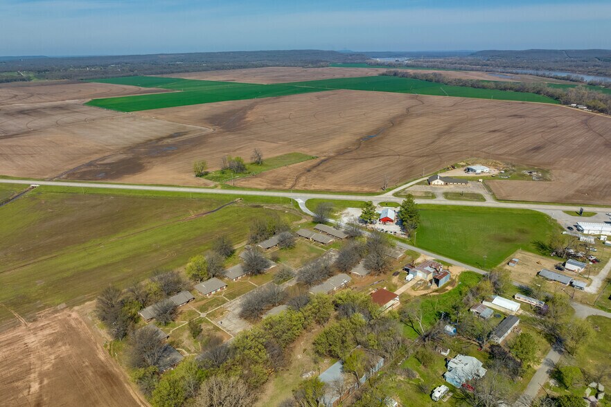 More Photos Of 100 W. Oak St., Webbers Falls Apartments For Sale