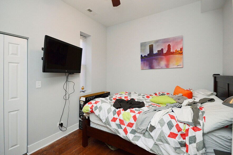 More Photos Of 1501 W Superior St, Chicago Apartments For Sale