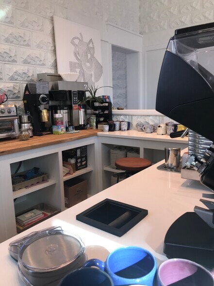 More Photos Of 11615 Main St, Louisville Freestanding For Sale