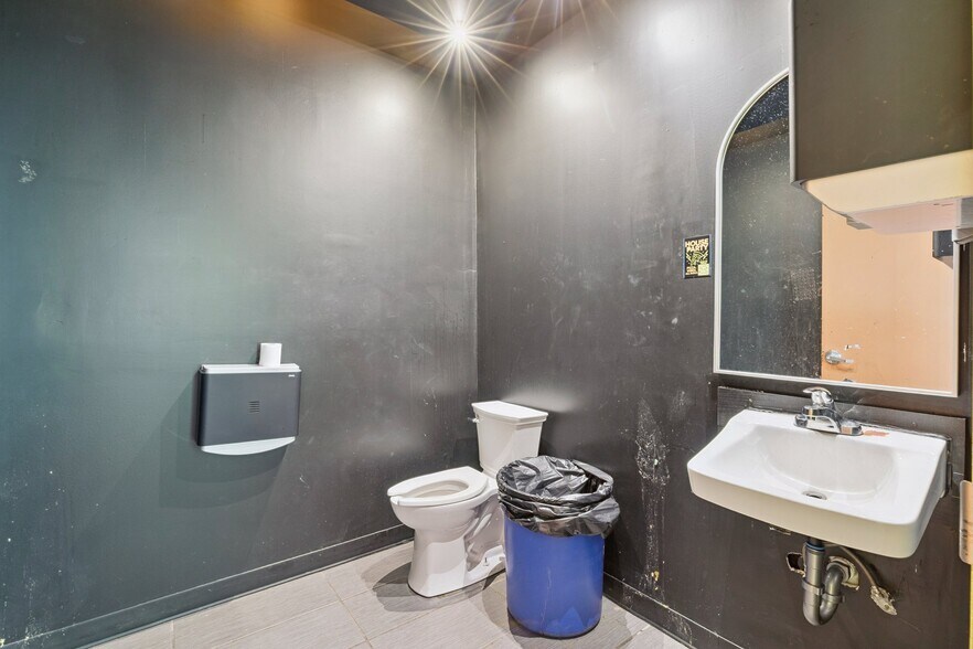 More Photos Of 1012 N Walker Ave, Oklahoma City Bar For Lease