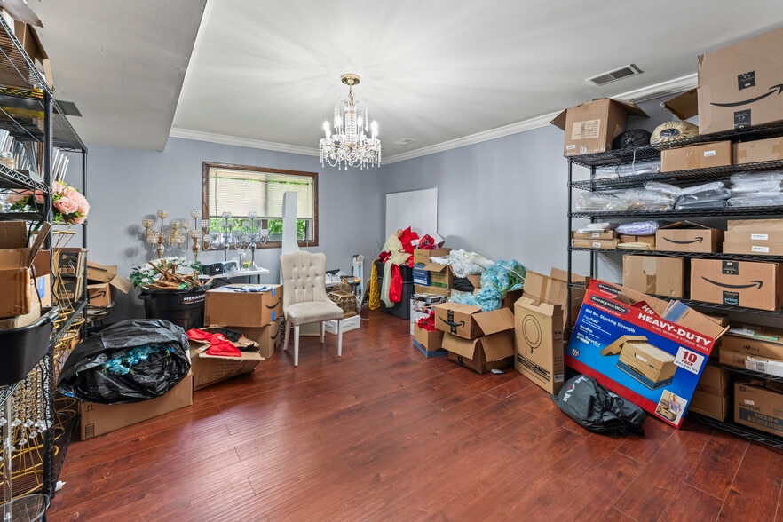 More Photos Of 10140 S Roberts Rd, Palos Hills Bar For Sale