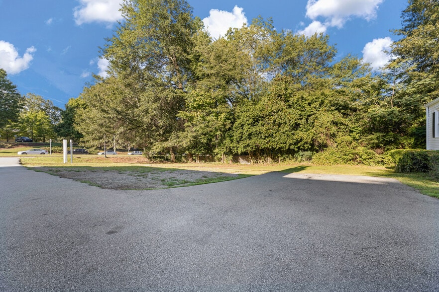 More Photos Of 114 Bulloch Ave, Roswell General Retail For Lease