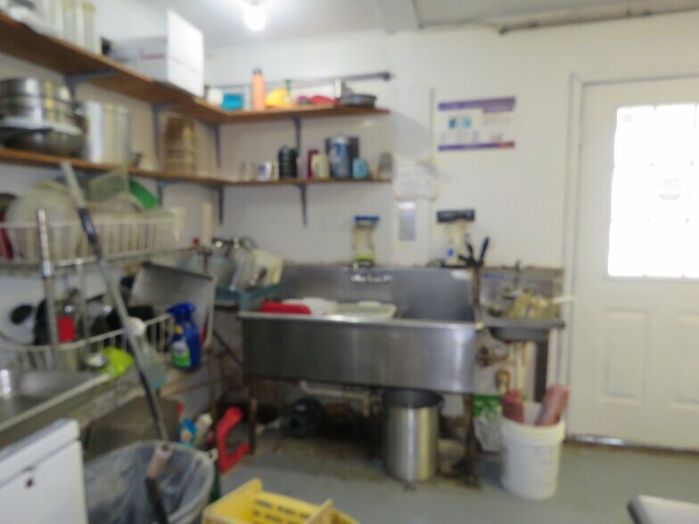 More Photos Of 809 Wood Ave, Woodsboro Restaurant For Sale
