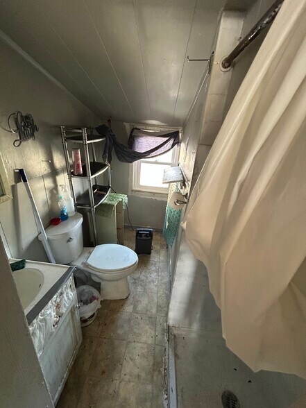 More Photos Of 1424 30th St, Des Moines Apartments For Sale