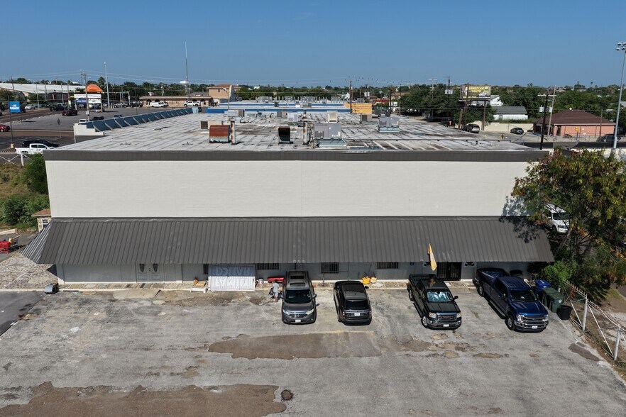 More Photos Of 201 E Clark Blvd, Laredo Storefront For Lease
