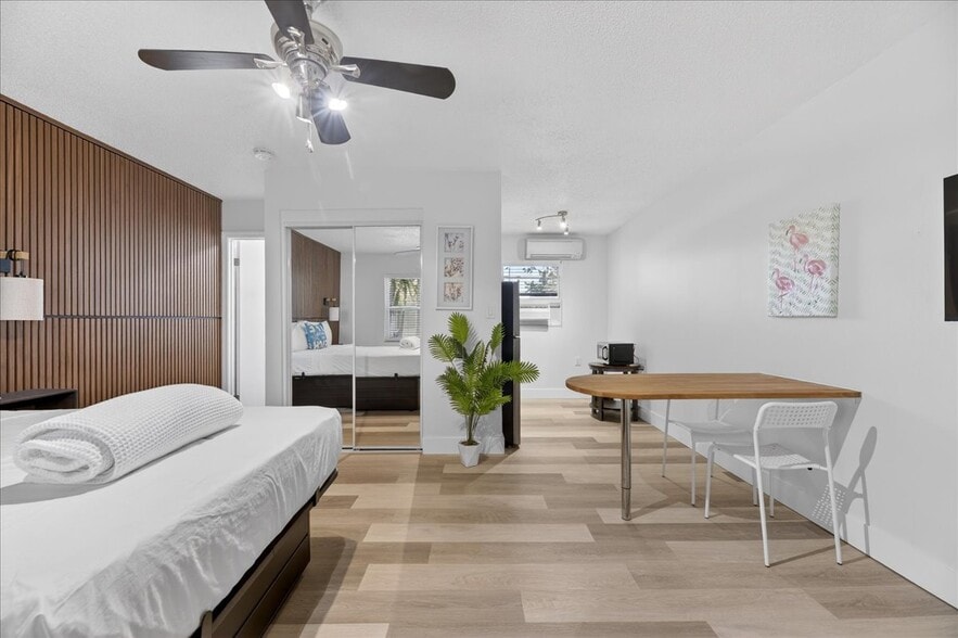 More Photos Of 523 72nd Ave, St Pete Beach Hotel For Sale