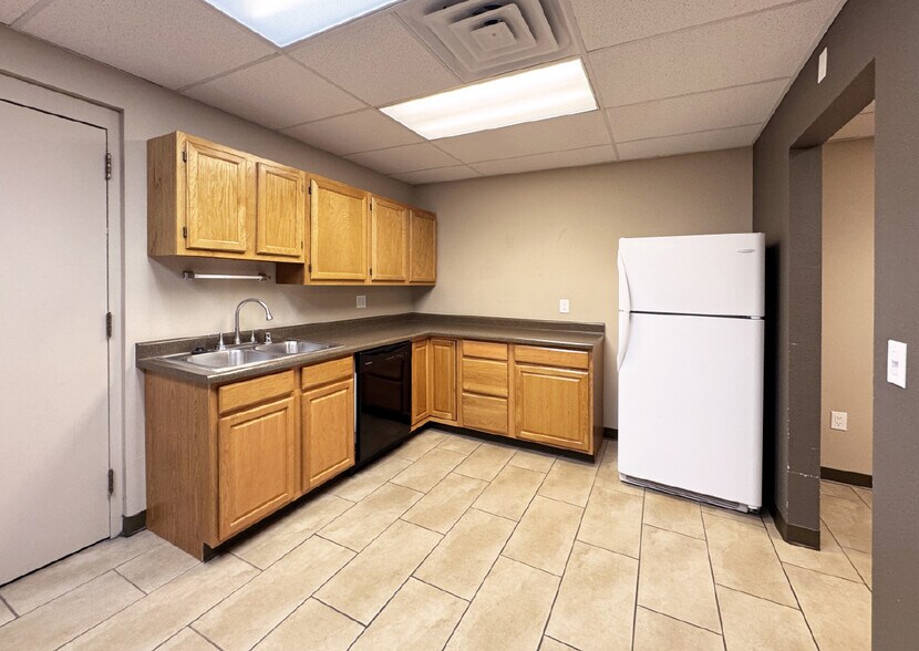 More Photos Of 2511-2517 Wyoming Blvd NE, Albuquerque Office For Sale