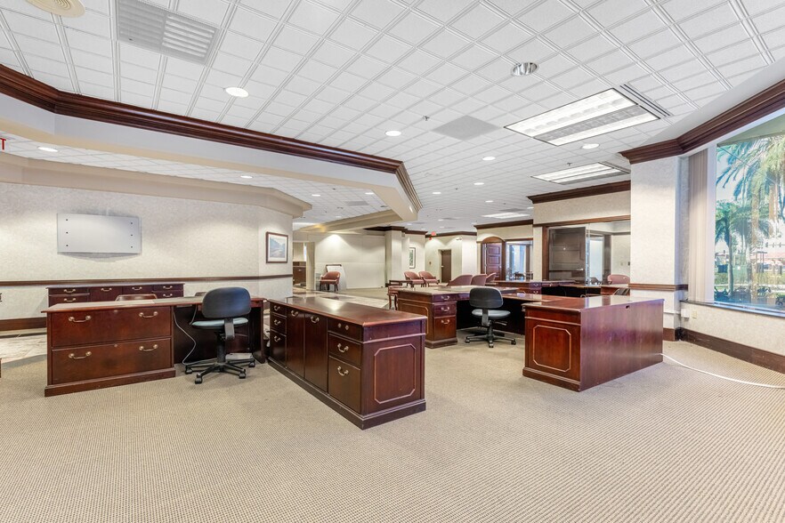 More Photos Of 18501 Murdock Cir, Port Charlotte Medical For Lease