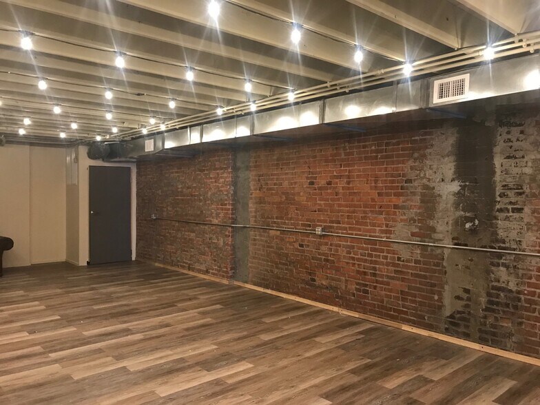 More Photos Of 2018 Main St, Kansas City Loft Creative Space For Sale