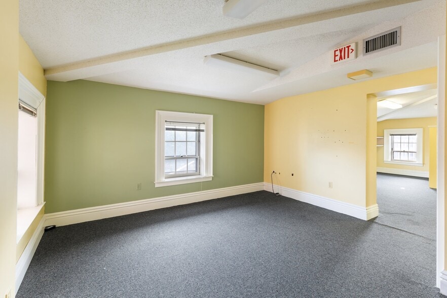 More Photos Of 1 Main St, Hartford Office Residential For Sale