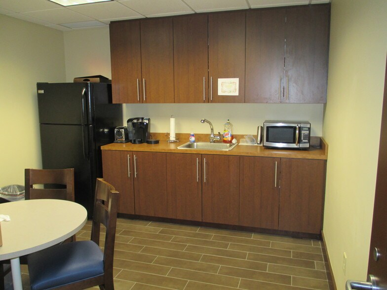 More Photos Of 1 Harbour Pl, Portsmouth Office For Lease