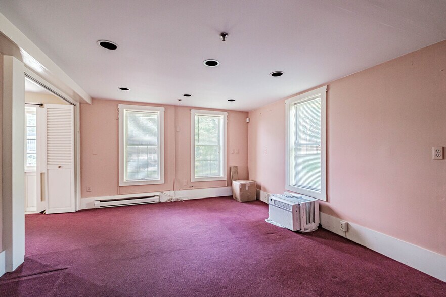 More Photos Of 309 Shore Rd, Ogunquit General Retail For Sale