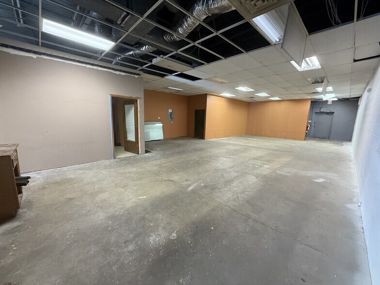 More Photos Of 605-619 S Main St, De Forest Unknown For Lease