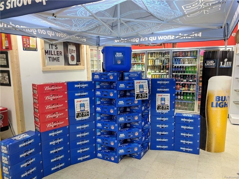 More Photos Of 4012 N Clare Ave, Harrison Convenience Store For Sale