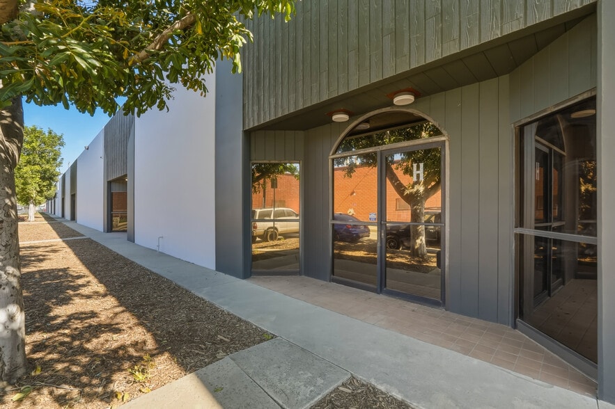 More Photos Of 12350 Montague St, Pacoima Light Manufacturing For Sale