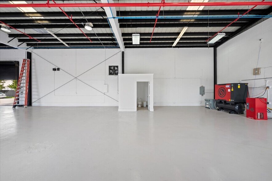 More Photos Of 4010 Miller Ave, West Palm Beach Light Distribution For Sale