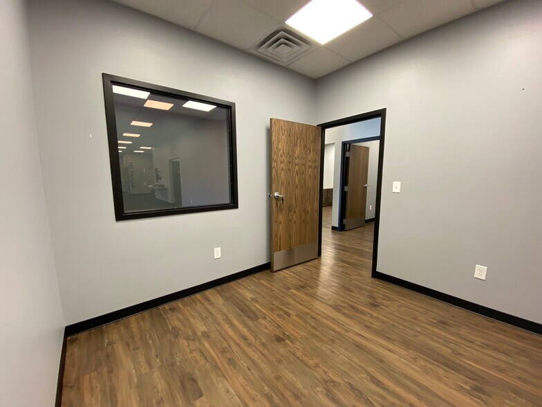 More Photos Of 2221 John Williams Blvd, Bedford Office For Sale