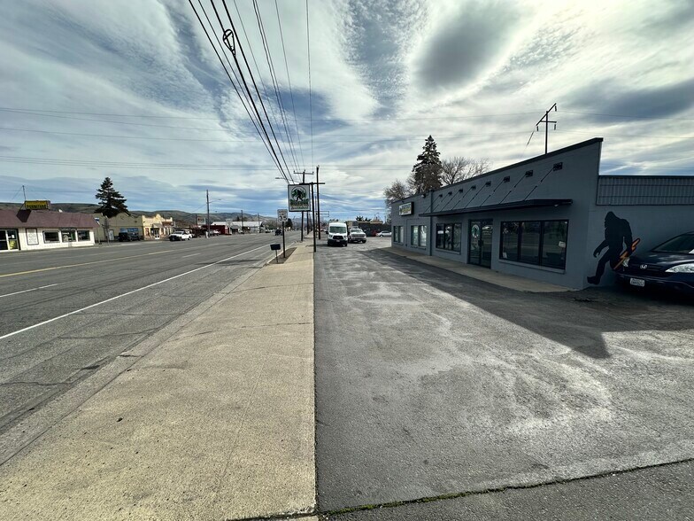 More Photos Of 1504 Fruitvale Blvd, Yakima Freestanding For Lease