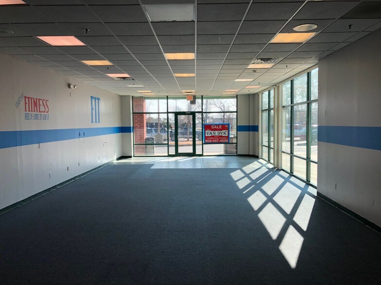 More Photos Of 912 W Bay Ave, Barnegat Storefront For Lease