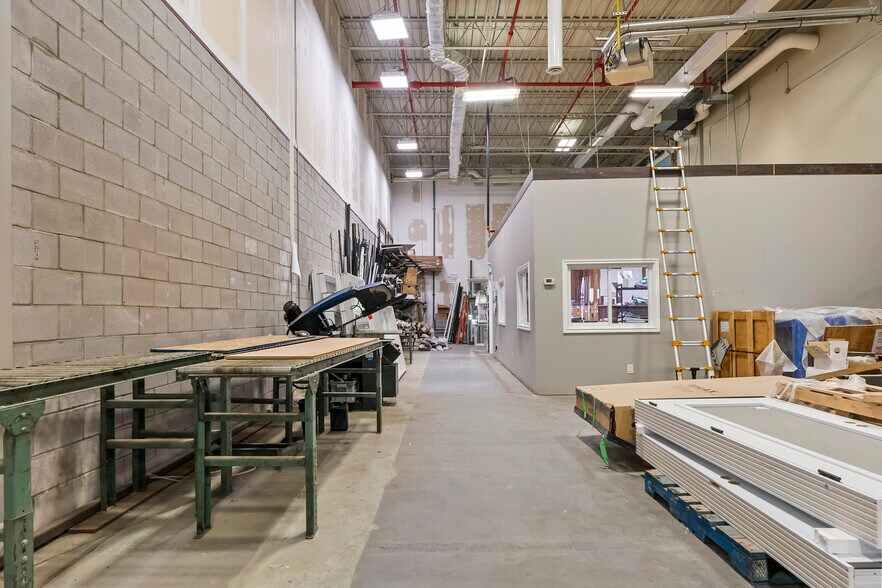 More Photos Of 47 Morton Av E, Brantford Warehouse For Lease