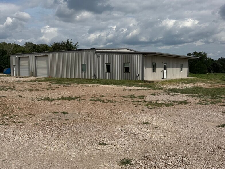More Photos Of 3940 N US Highway 77, La Grange Industrial For Lease
