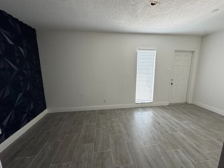 More Photos Of 5401 Alhambra Dr, Orlando Office For Lease