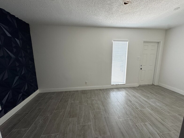 More Photos Of 5401 Alhambra Dr, Orlando Office For Lease