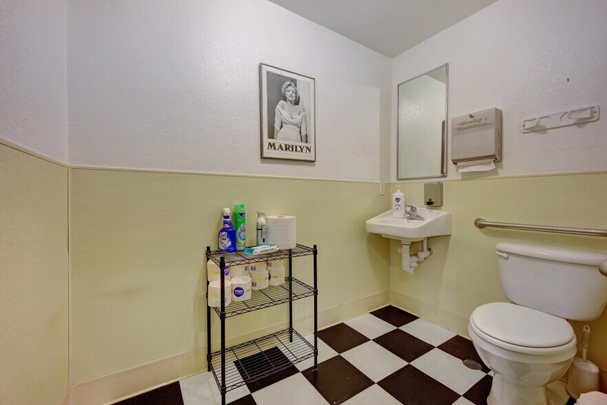 More Photos Of 7030 E 46th Avenue Dr, Denver Warehouse For Sale