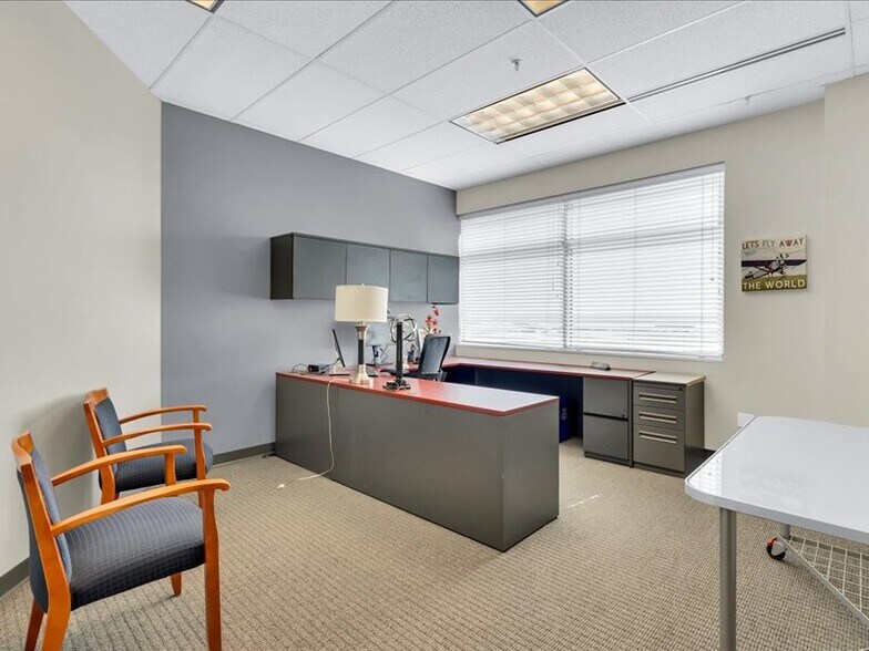 More Photos Of 8001 S InterPort Blvd, Englewood Office For Lease