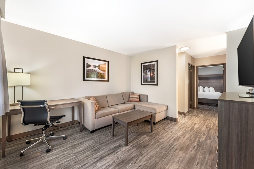 More Photos Of 244 Dos Rios Dr, Junction Hotel For Sale
