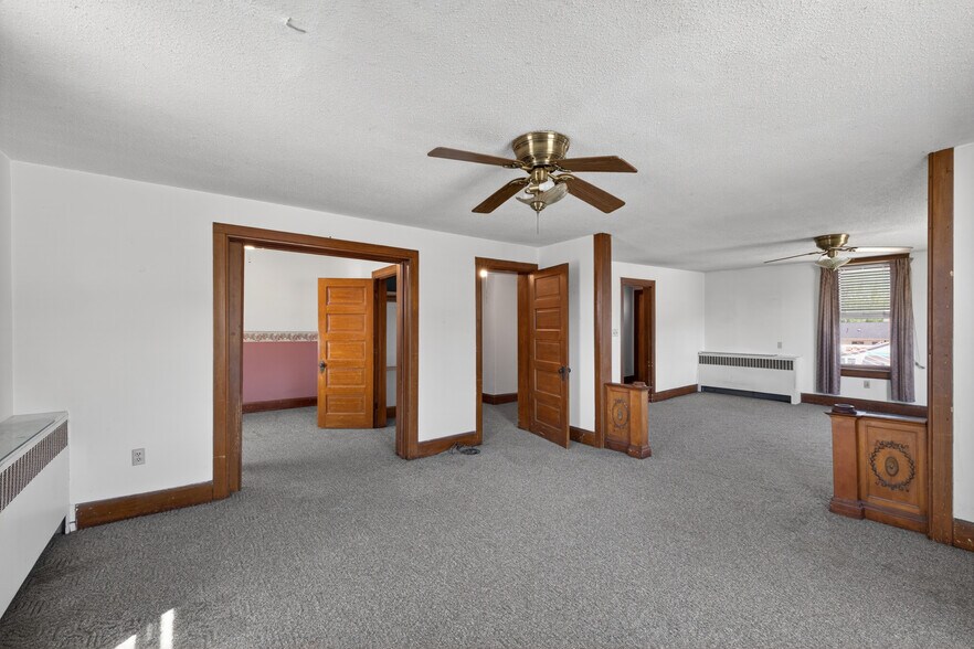 More Photos Of S101 S Main St, Nelson General Retail For Sale