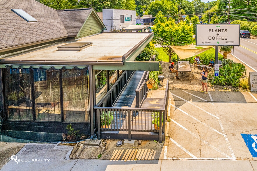 More Photos Of 1336 Glenwood Ave, Atlanta Restaurant For Sale