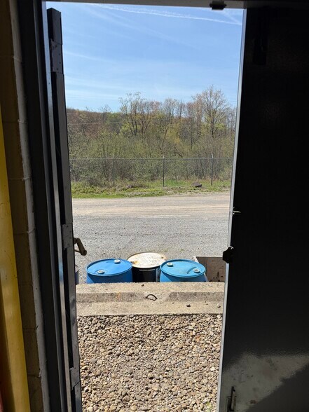 More Photos Of 4881 Pittsburgh Rd, Harrisville Light Distribution For Sale