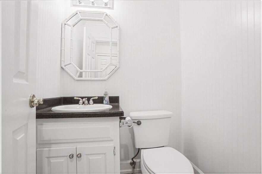 More Photos Of 541 Village Ter, Marietta Loft Creative Space For Lease