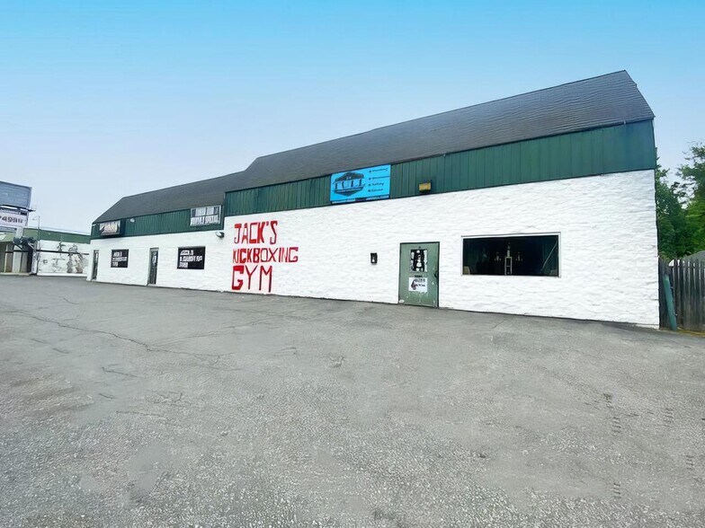 More Photos Of 106 Albe Dr, Newark Showroom For Sale