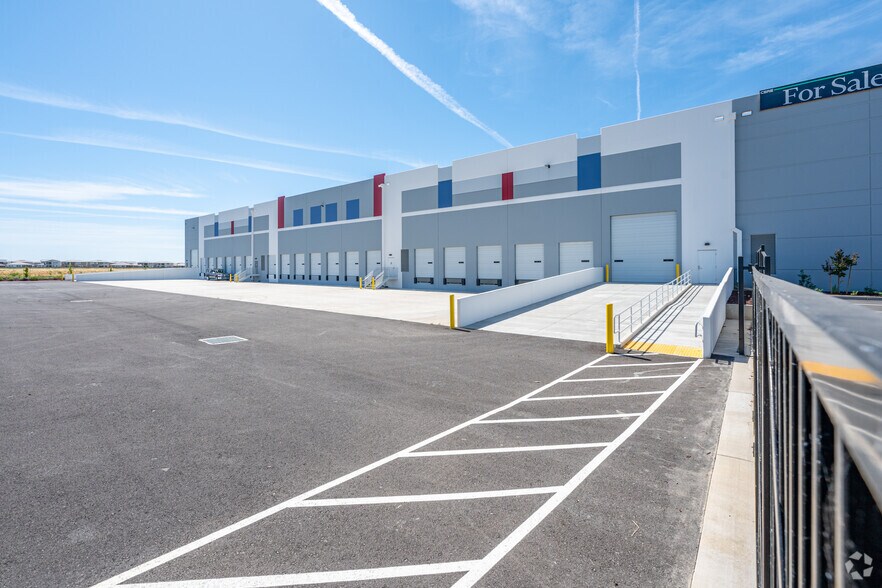 More Photos Of 7070 Badiee Dr, Sacramento Warehouse For Lease