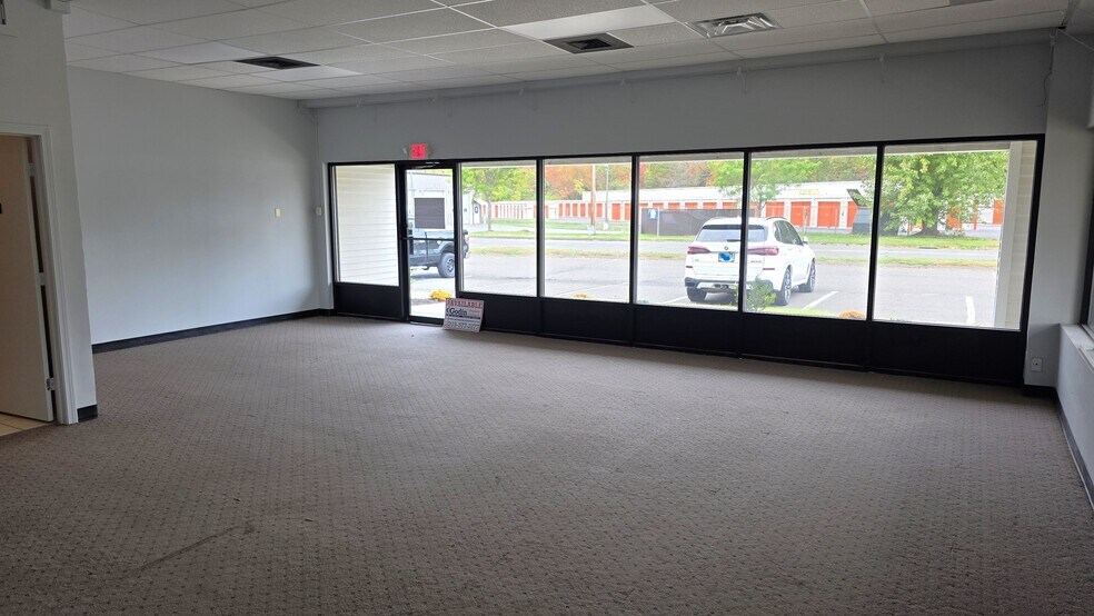 More Photos Of 122 Spring St, Southington Warehouse For Sale