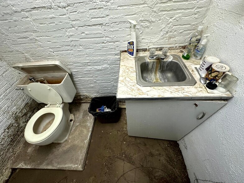 More Photos Of 114 W Main St, Canton Office For Sale