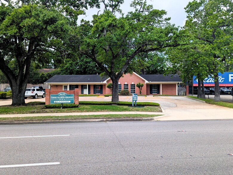 More Photos Of 3635 Eastex Fwy, Beaumont Office For Sale