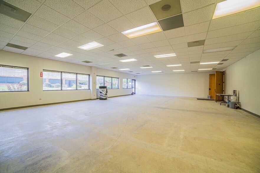 More Photos Of 1915 Aerotech Dr, Colorado Springs Office For Lease