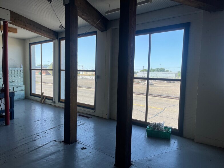 More Photos Of 215 W Canal Dr, Kennewick Freestanding For Sale