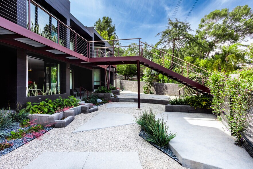 More Photos Of 2811 Waverly Dr, Los Angeles Apartments For Sale