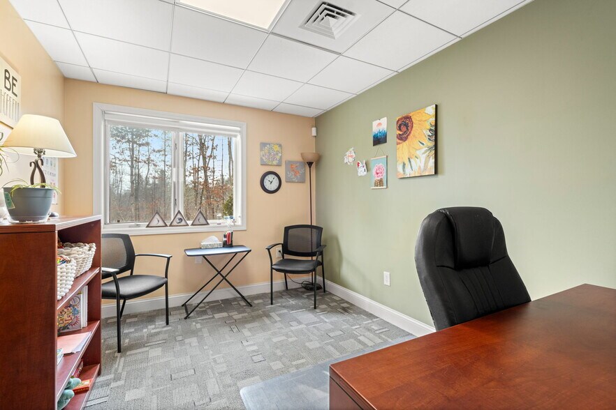 More Photos Of 103 Stiles Rd, Salem Medical For Sale