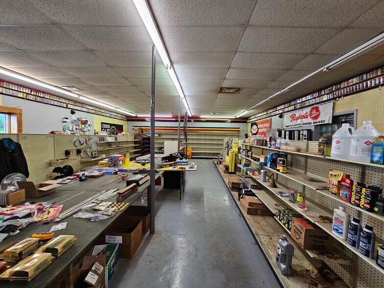 More Photos Of 105 N Mable St, Pinconning Industrial For Sale
