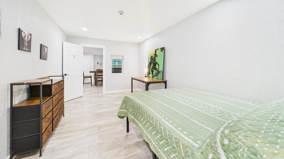 More Photos Of 2123 15th St, Lubbock Apartments For Sale